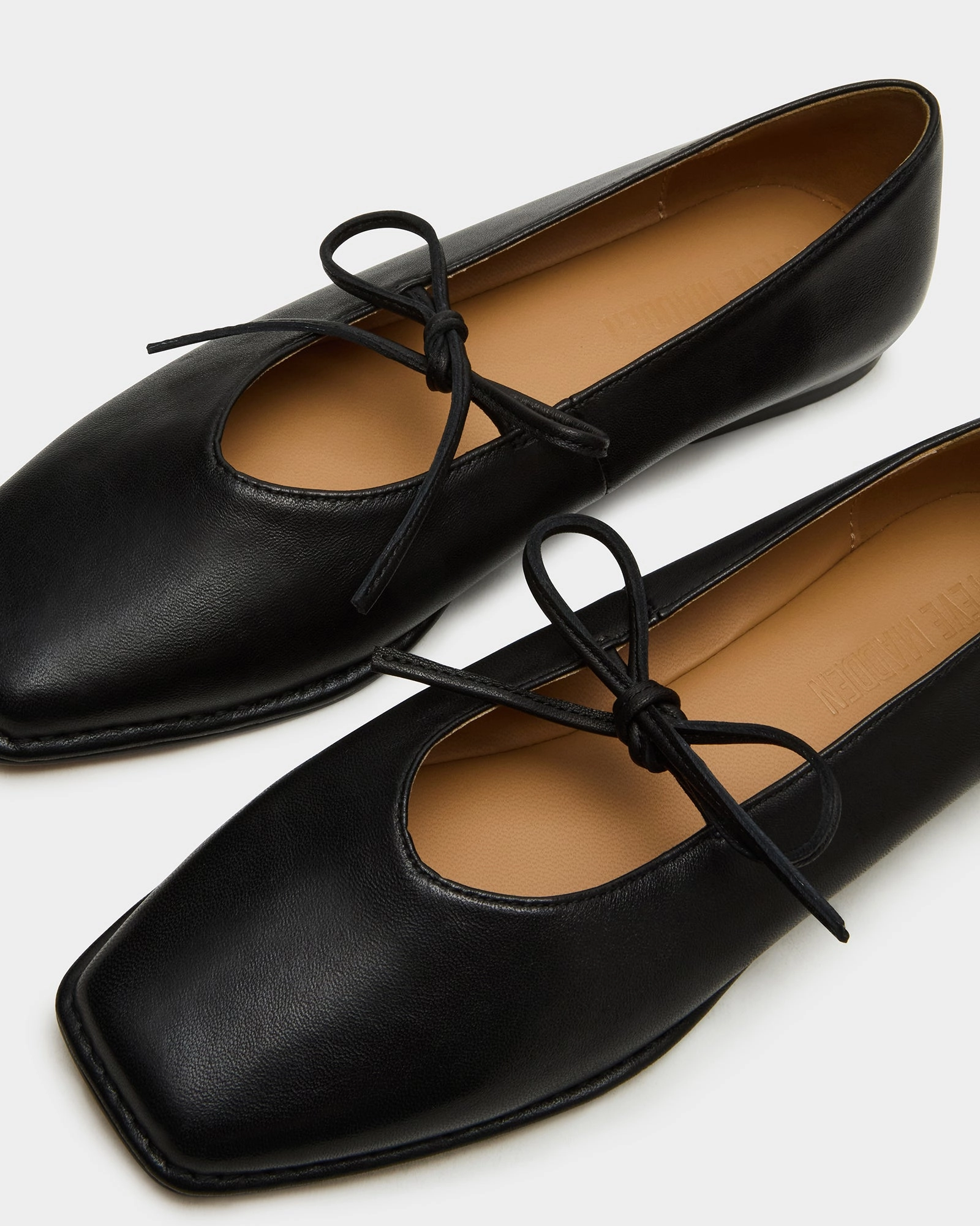 LOLA BLACK LEATHER